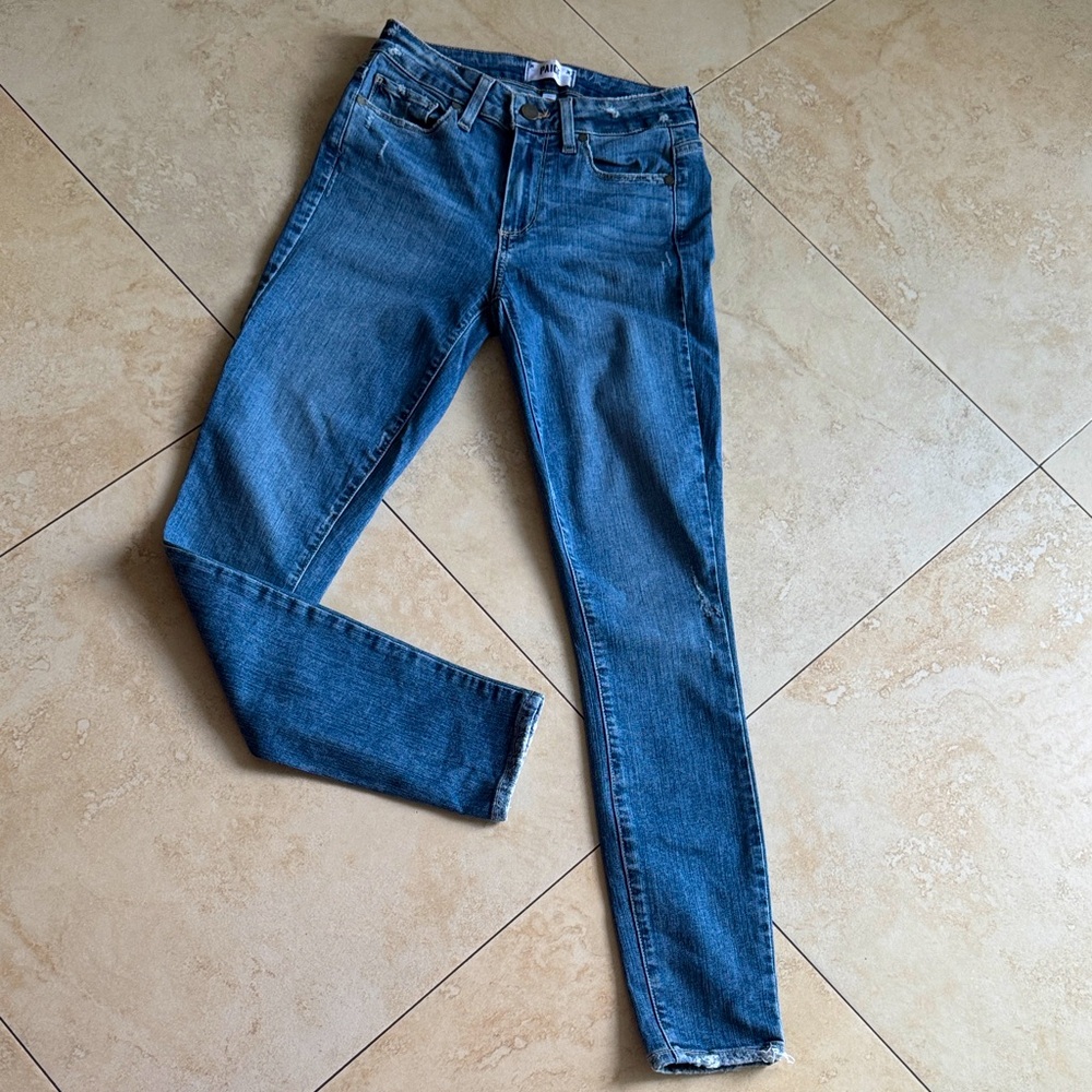 PAIGE Hoxton Crop Women's Lightly Distressed Jeans in Washed Blue- Size 25